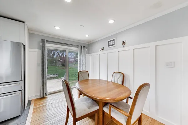 $295,000 | 4318 Sioux Lane, McHenry, IL 60050