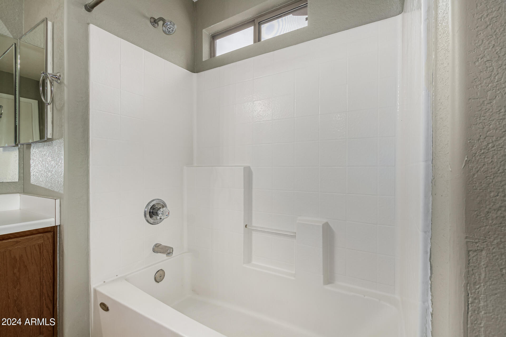 1371 South Boulder Street, Unit A Gilbert, AZ 85296 - Photo 25 of 43 a bathroom with a bathtub