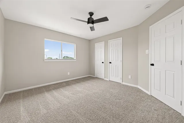 a view of room with ceiling fan