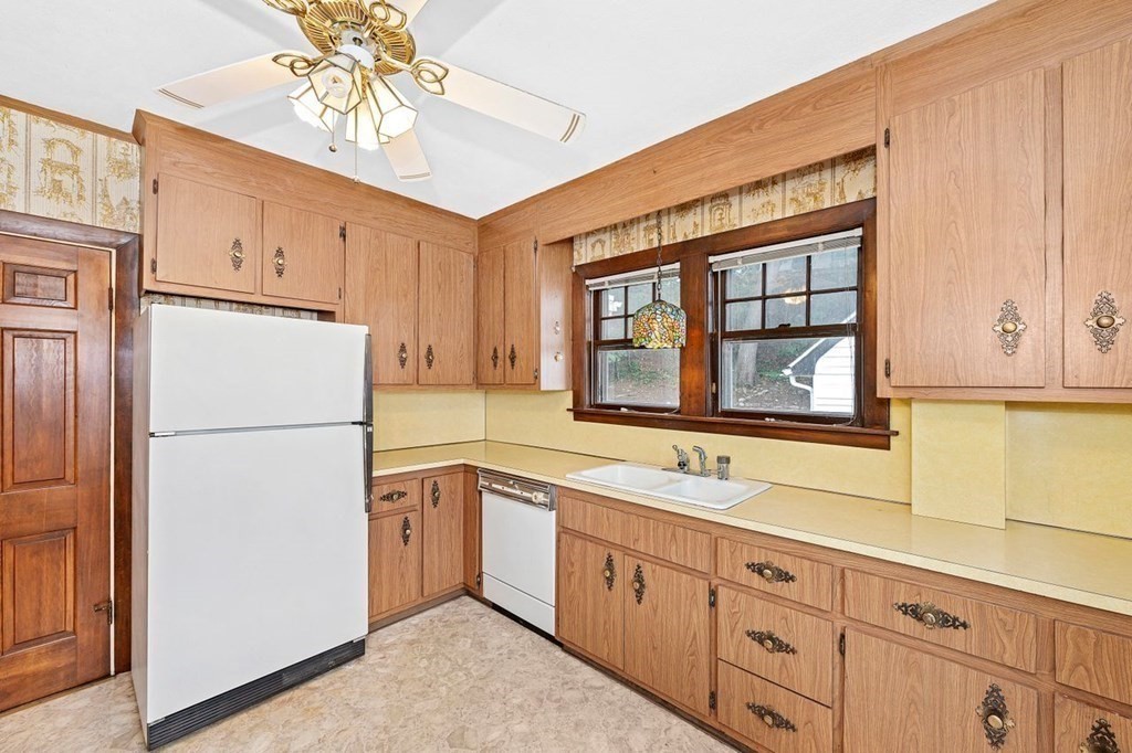 2084 Washington Street Newton, MA 02462 - Photo 9 of 17