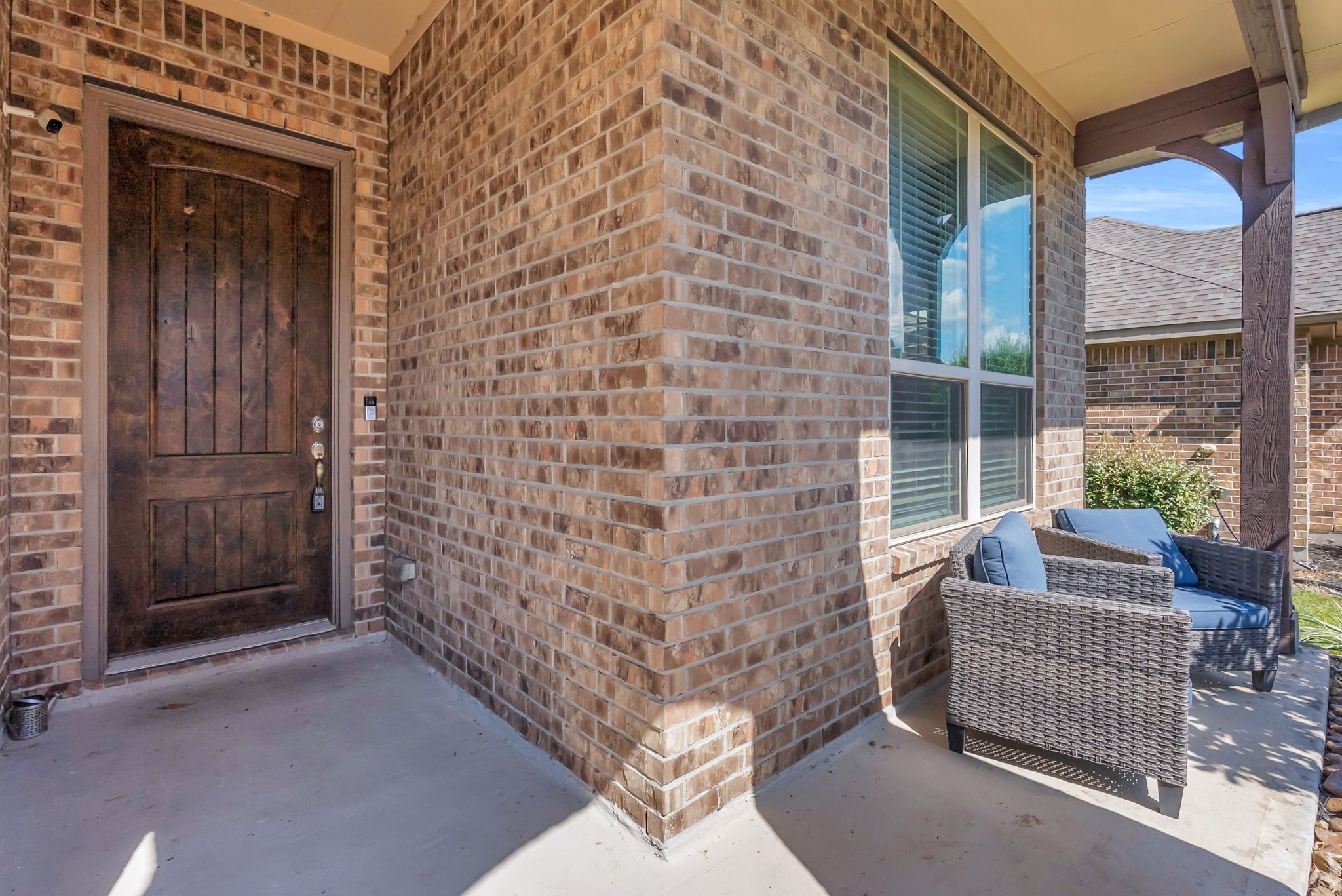 13319 Lake Chesdin Road Houston, TX 77044 - Photo 4 of 37 Imagine greeting your guests on your front patio these holidays!