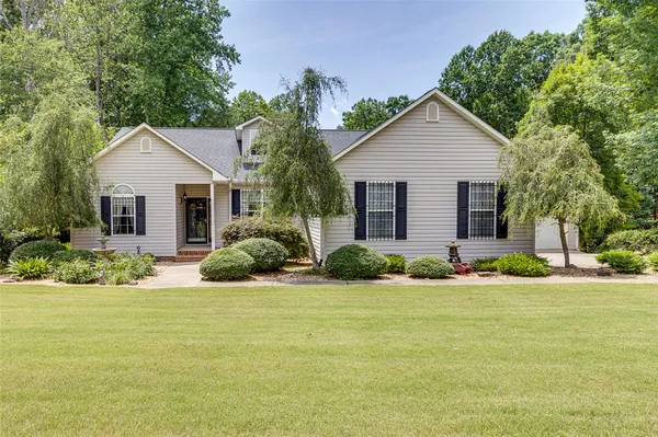 $349,900 | 402 Holly Ridge Drive, Anderson, SC 29621