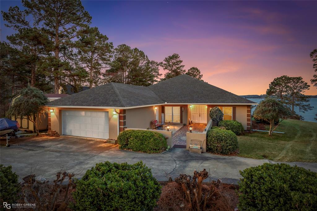 758 Featherston Road Homer, LA 71040 - Photo 1 of 32 Circle driveway with courtyard