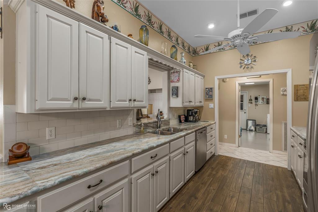 758 Featherston Road Homer, LA 71040 - Photo 13 of 32 Gorgeous kitchen, granite countertops