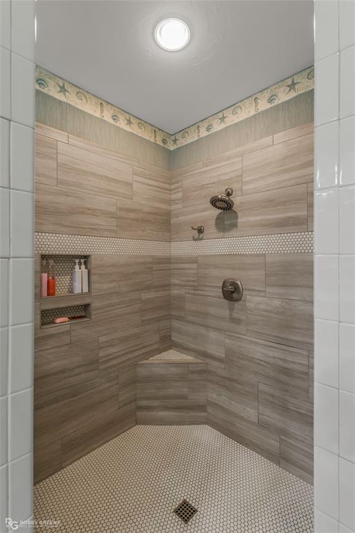 758 Featherston Road Homer, LA 71040 - Photo 20 of 32 Primary Bath shower