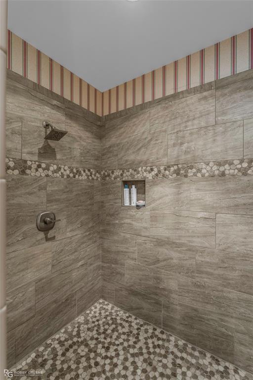 758 Featherston Road Homer, LA 71040 - Photo 22 of 32 Guest bath shower