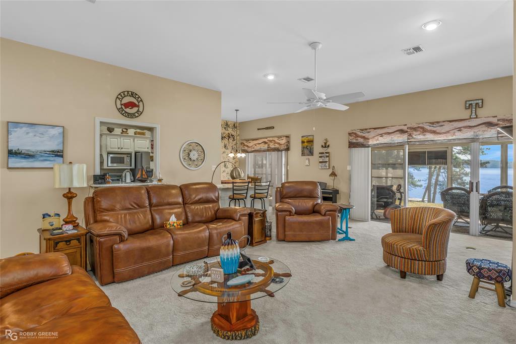 758 Featherston Road Homer, LA 71040 - Photo 9 of 32 Spacious living room -