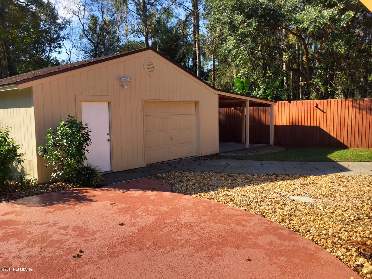 Detached Garage