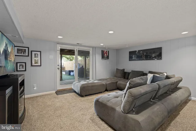 $319,999 | 3581 Nottingham Lane, Philadelphia, PA 19114