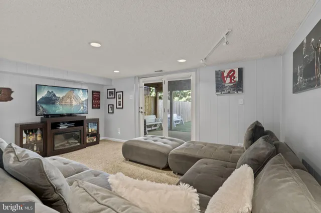 $319,999 | 3581 Nottingham Lane, Philadelphia, PA 19114