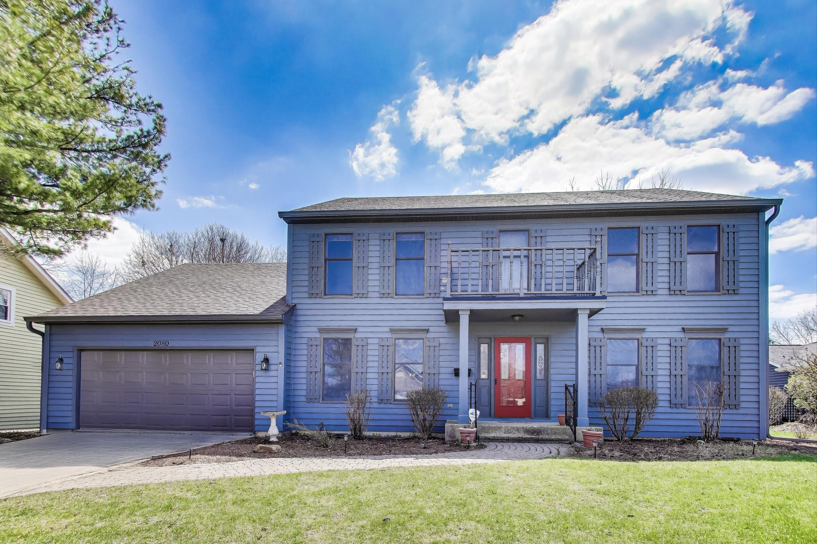 a view of a house with a yard
