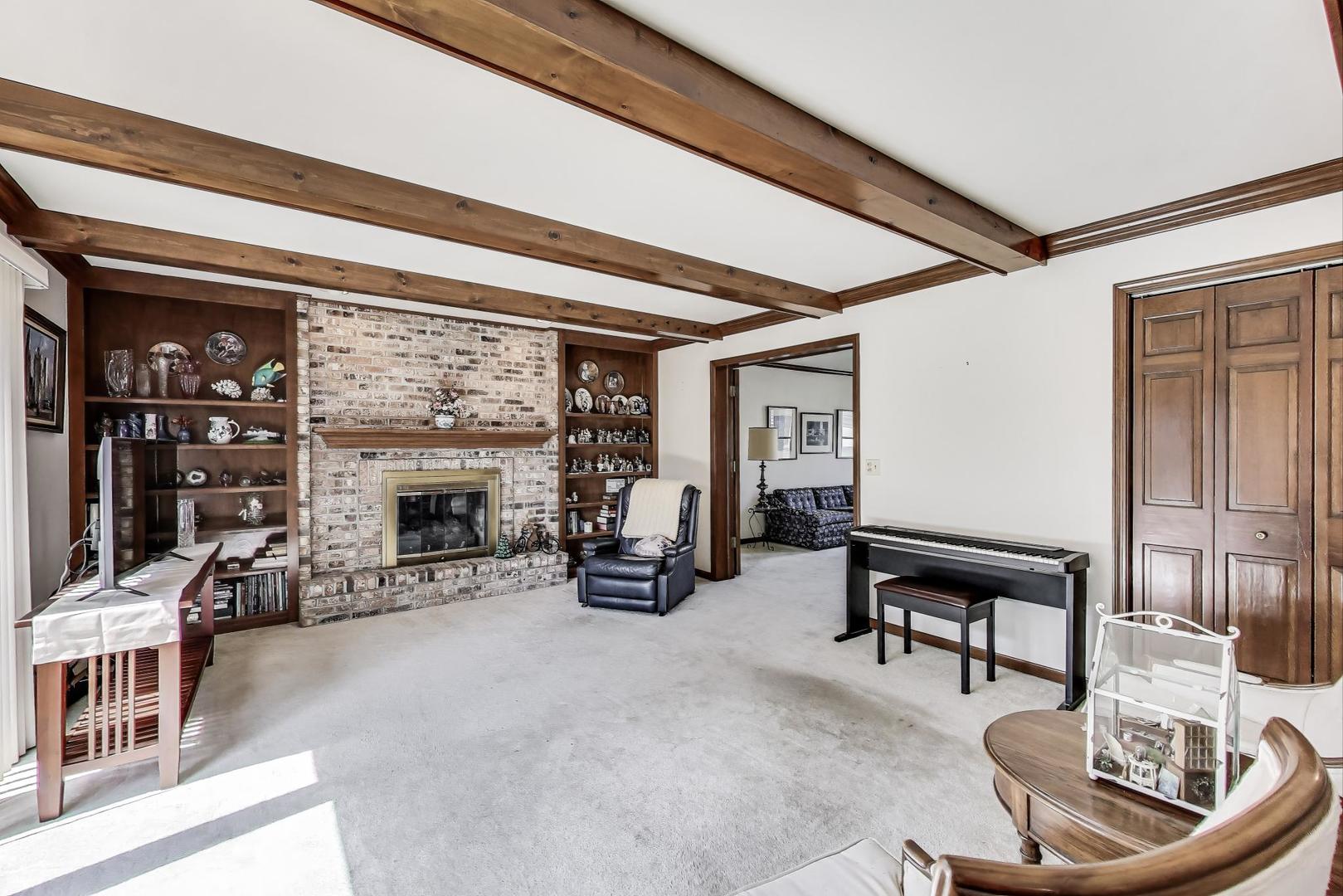 2080 Carolyn Road Aurora, IL 60506 - Photo 19 of 50 a living room with furniture and a fireplace