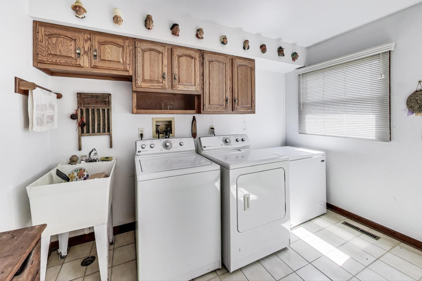 2080 Carolyn Road Aurora, IL 60506 - Photo 23 of 50 a utility room with cabinets washer and dryer