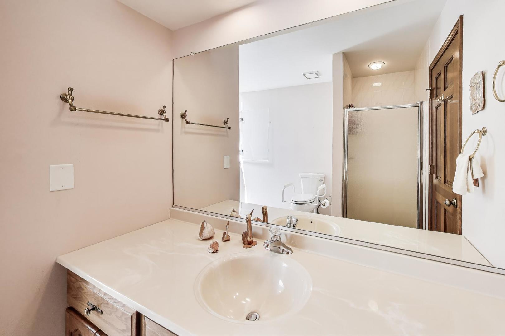 2080 Carolyn Road Aurora, IL 60506 - Photo 27 of 50 a bathroom with a sink and a mirror