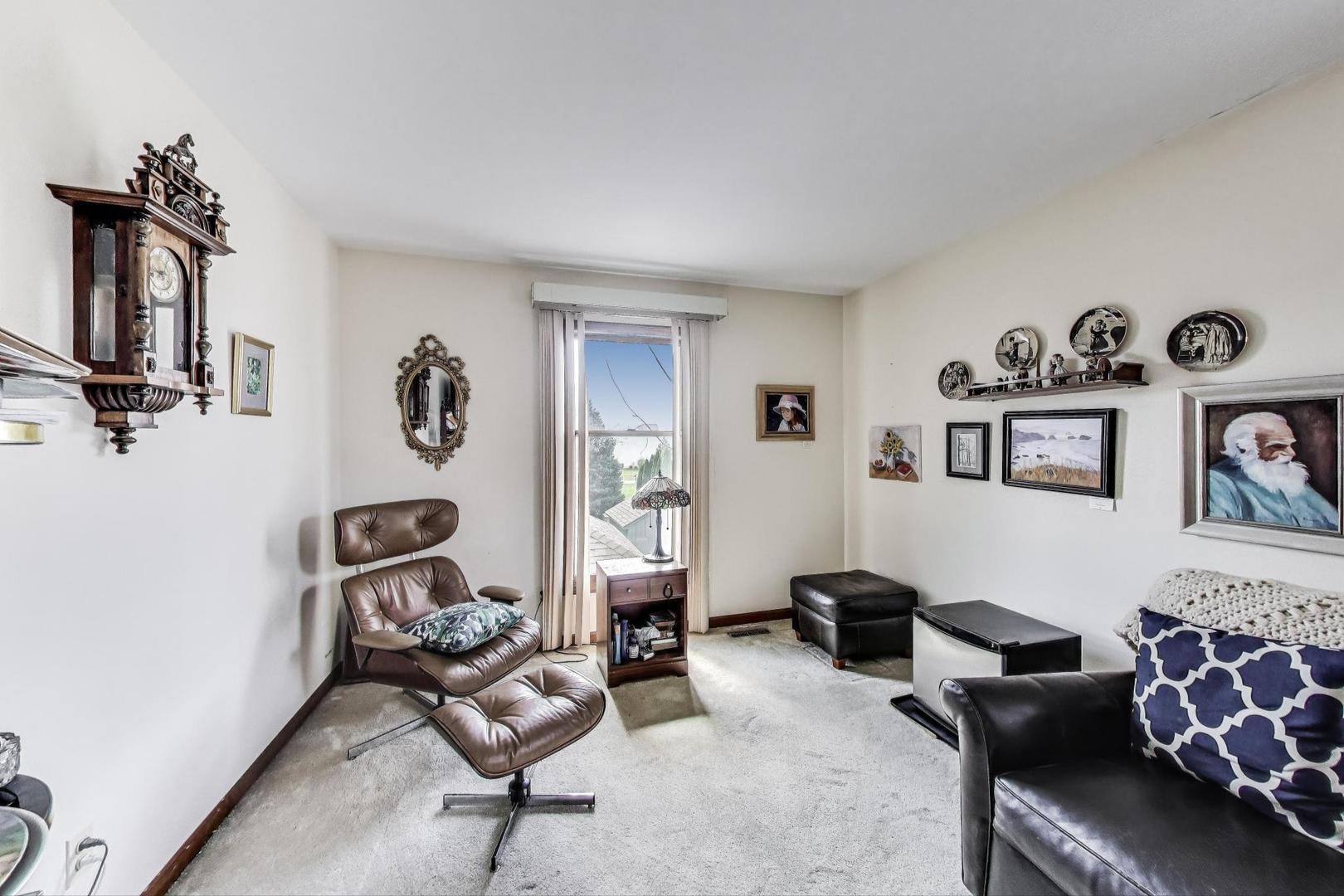 2080 Carolyn Road Aurora, IL 60506 - Photo 31 of 50 a living room with furniture and a window