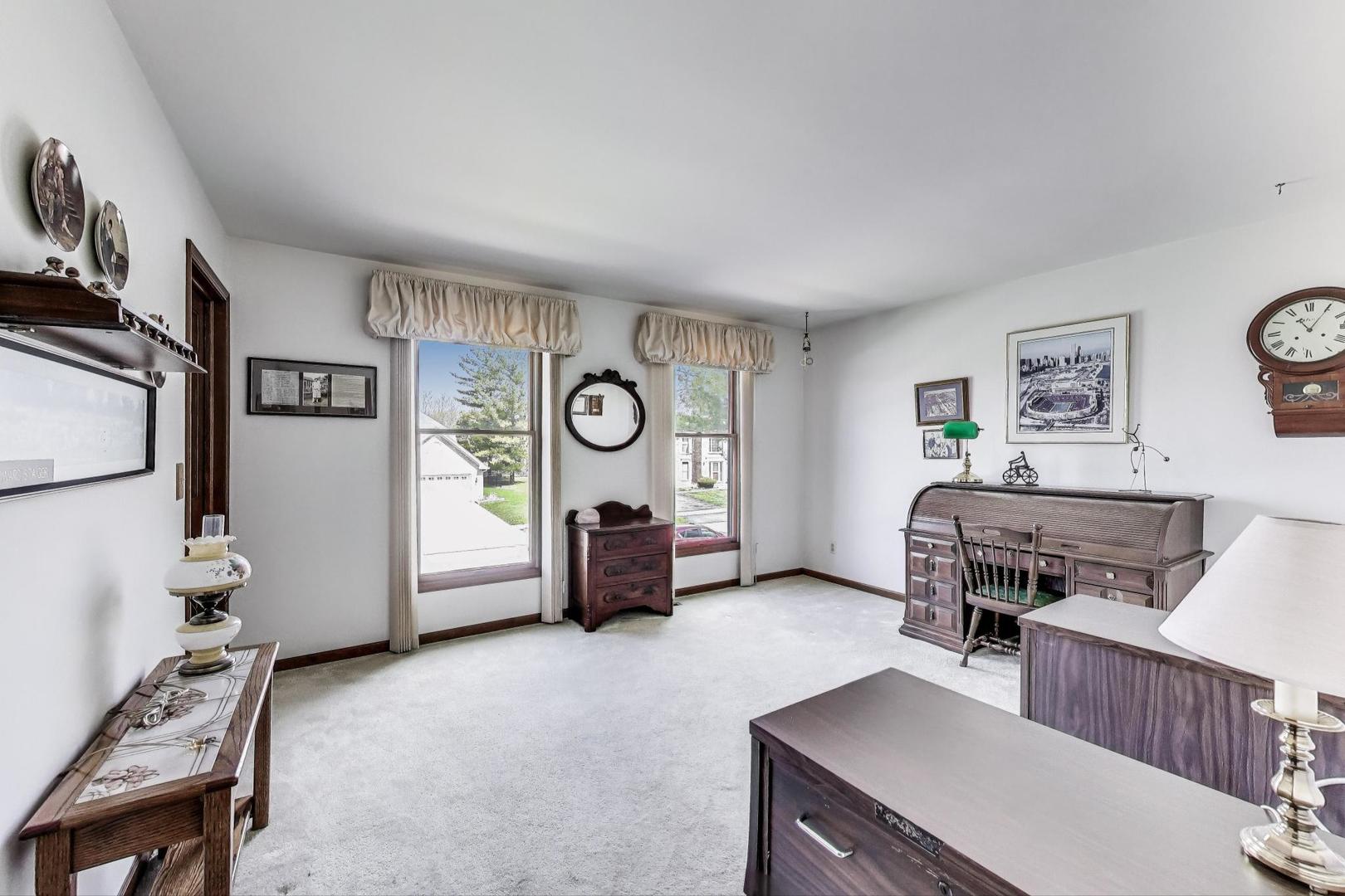 2080 Carolyn Road Aurora, IL 60506 - Photo 33 of 50 a living room with furniture and a window
