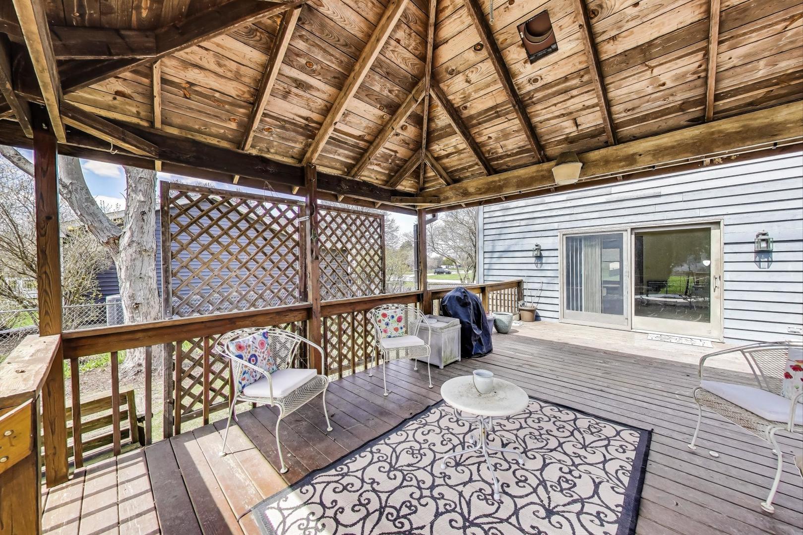 2080 Carolyn Road Aurora, IL 60506 - Photo 39 of 50 a balcony with furniture