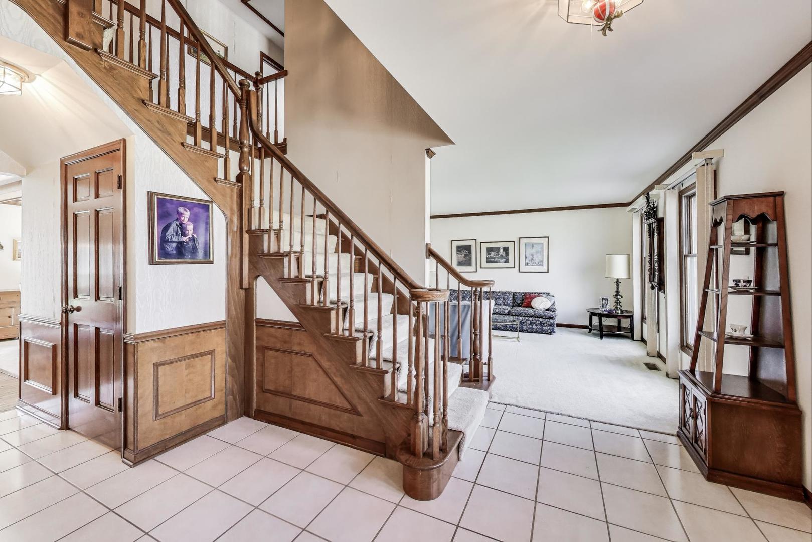 2080 Carolyn Road Aurora, IL 60506 - Photo 4 of 50 a view of an entryway wooden floor and windows