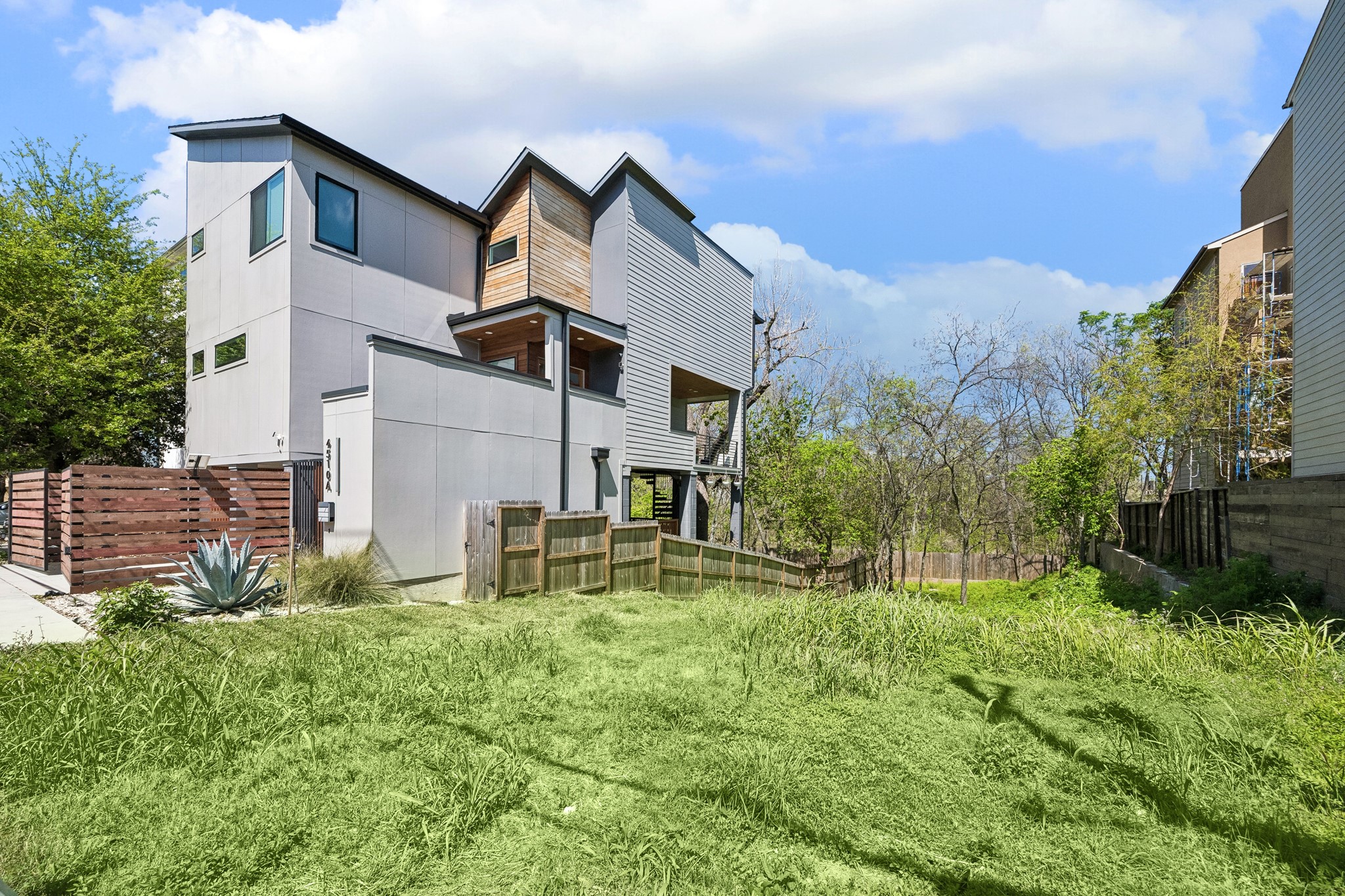 4510 Cornish Street Houston, TX 77007 - Photo 2 of 12 a view of house with backyard and garden