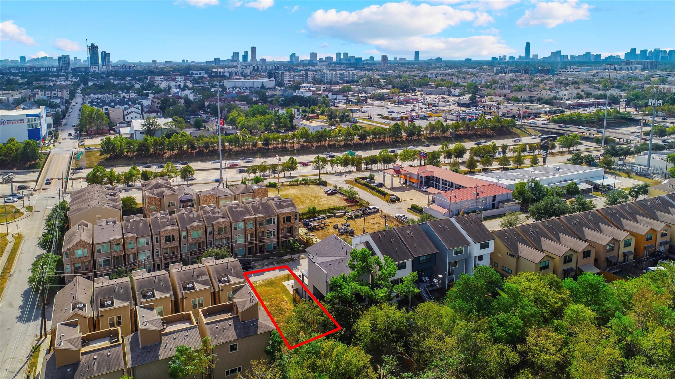 4510 Cornish Street Houston, TX 77007 - Photo 5 of 8 a view of a city