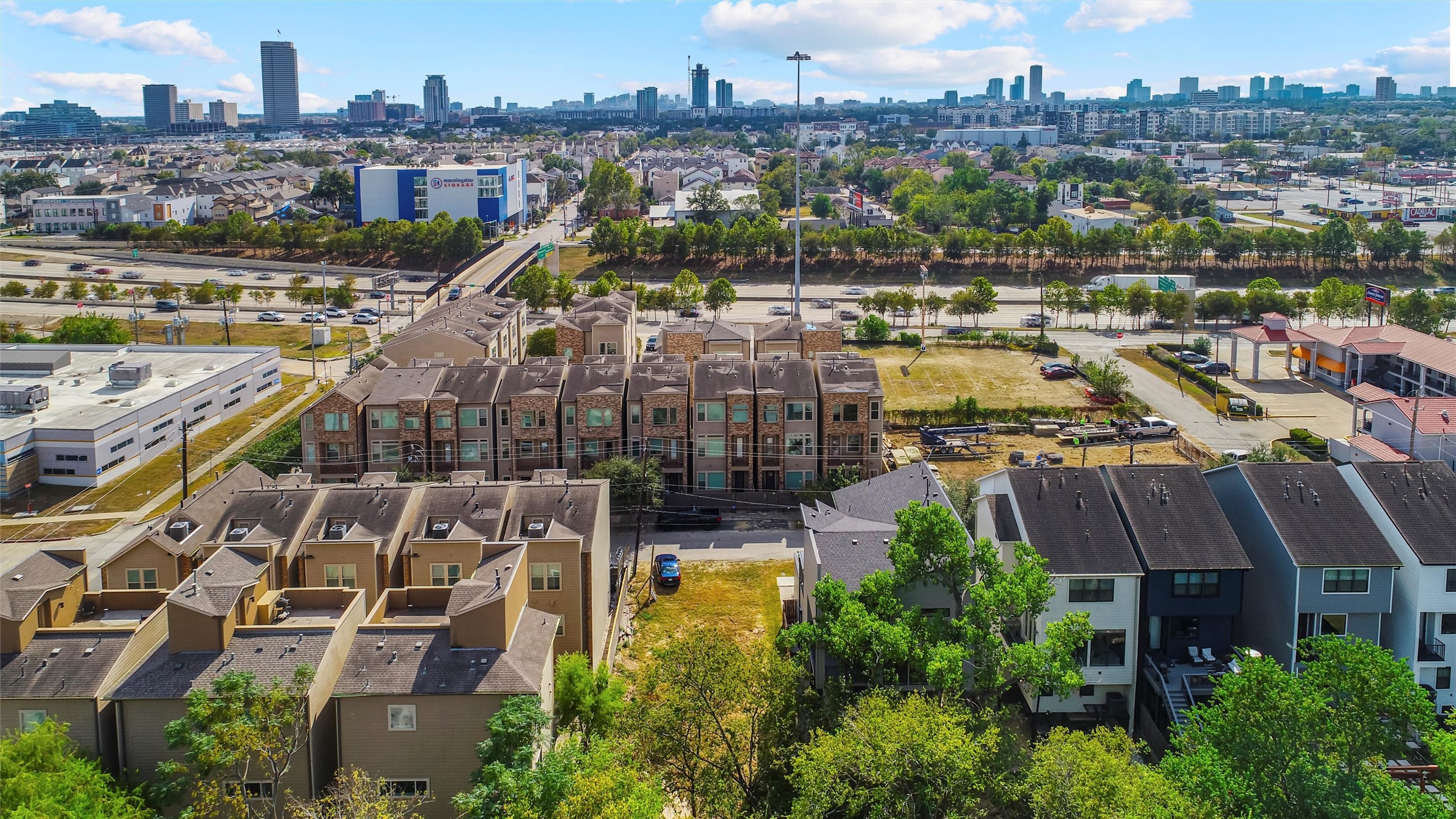 4510 Cornish Street Houston, TX 77007 - Photo 8 of 8 a view of a city