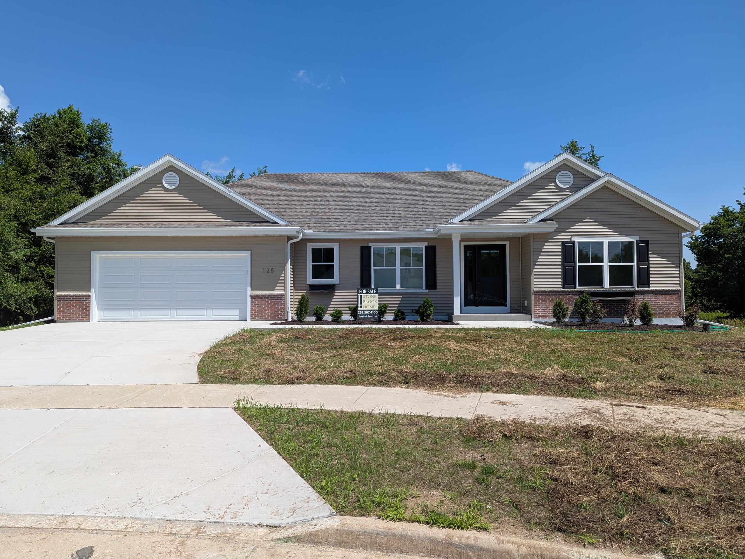 125 Vista Del Parco Road Sullivan, WI 53178 - Photo 1 of 1 Front Elevation