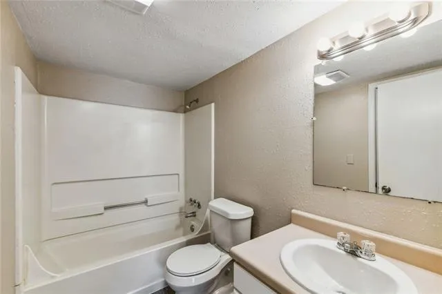 $1,200 | 2509 Houma Boulevard, Unit 302, Metairie, LA 70001