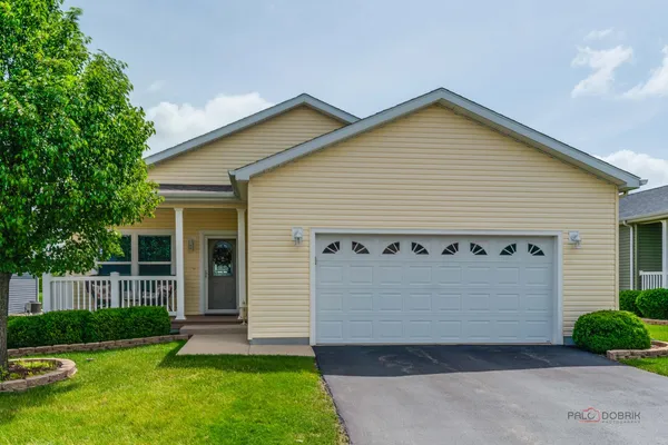 $324,900 | 1459 Equestrian Drive, Grayslake, IL 60030