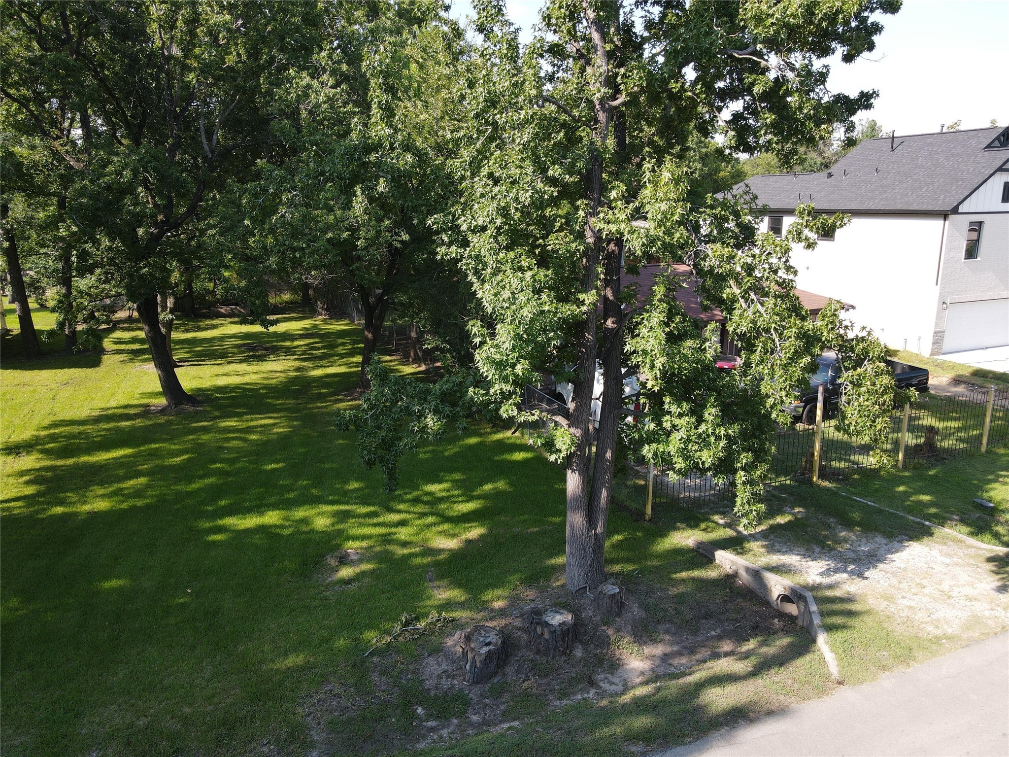 172 Caddo Road Houston, TX 77078 - Photo 3 of 6