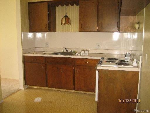 29622 Hoover Road Warren, MI 48093 - Photo 7 of 9 Kitchen