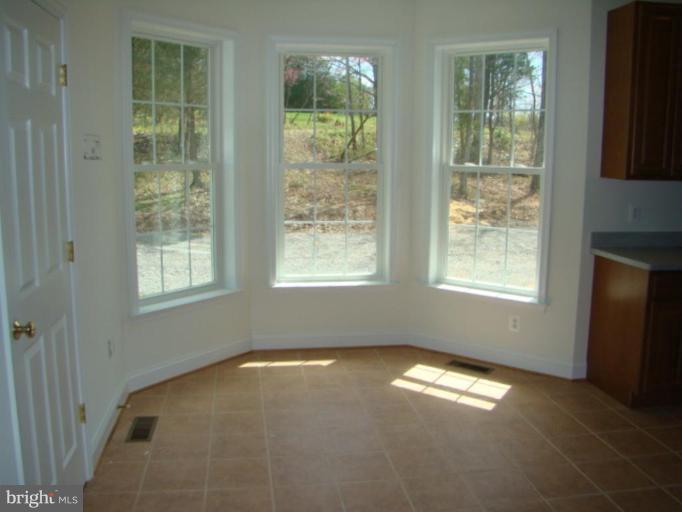 8206 Rogues Road Catlett, VA 20119 - Photo 7 of 16 Breakfast Area