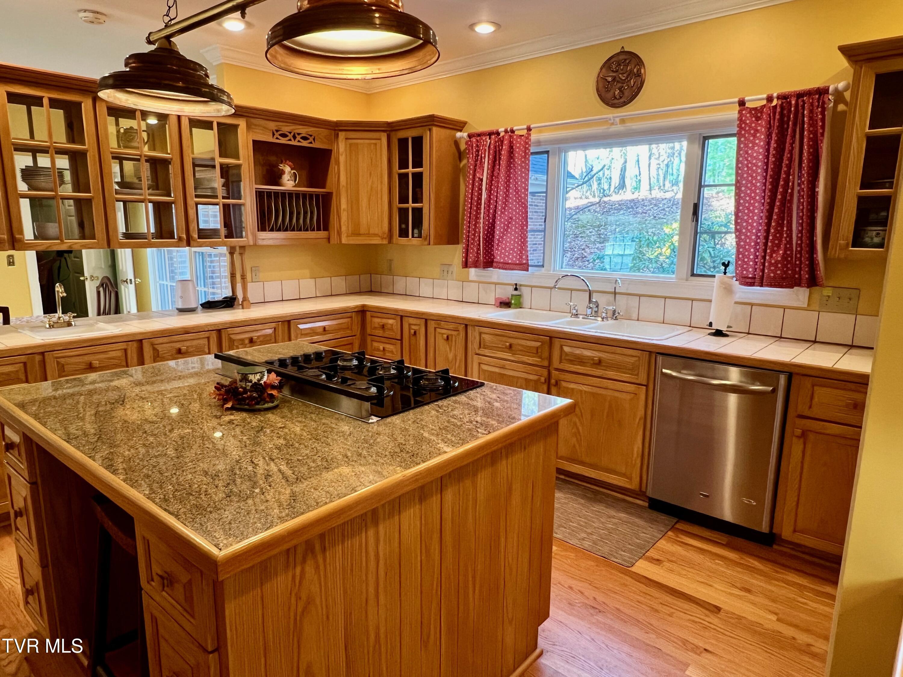 736 Ragan Road Trade, TN 37691 - Photo 6 of 40 IMG_0325