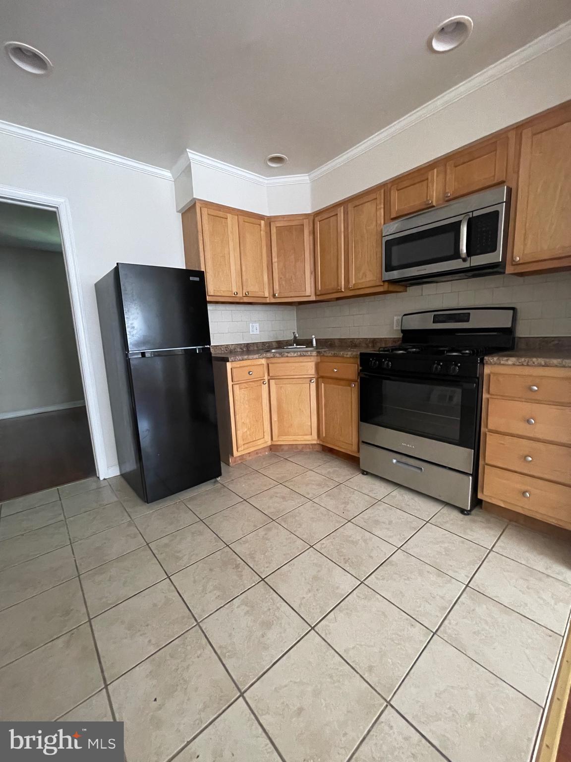 332 Ripka Street Philadelphia, PA 19128 - Photo 3 of 8