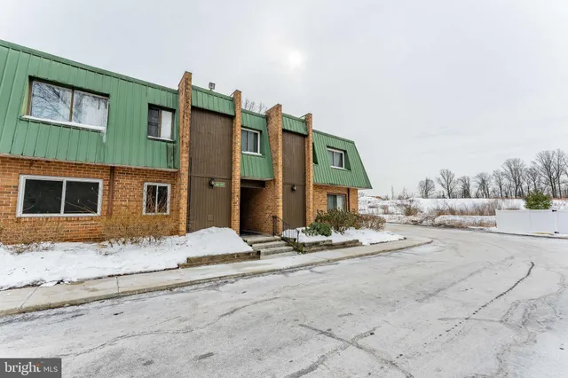 $229,900 | 1602 Meadowview Lane, Mont Clare, PA 19453