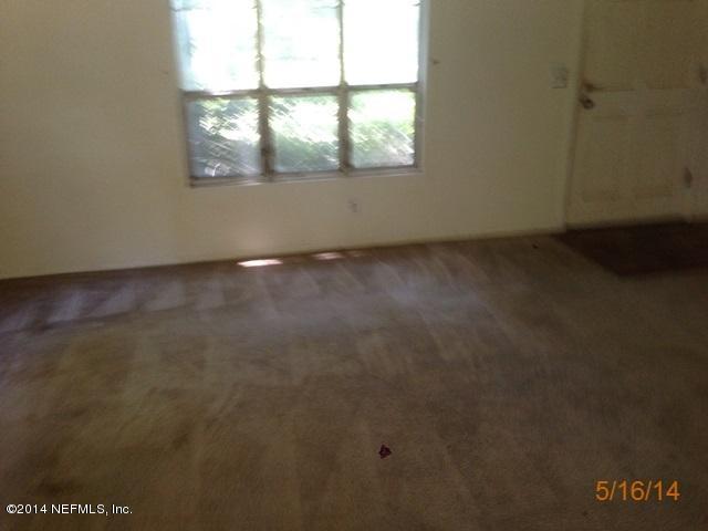 54694 Church Road Callahan, FL 32011 - Photo 5 of 22 an empty room with a window
