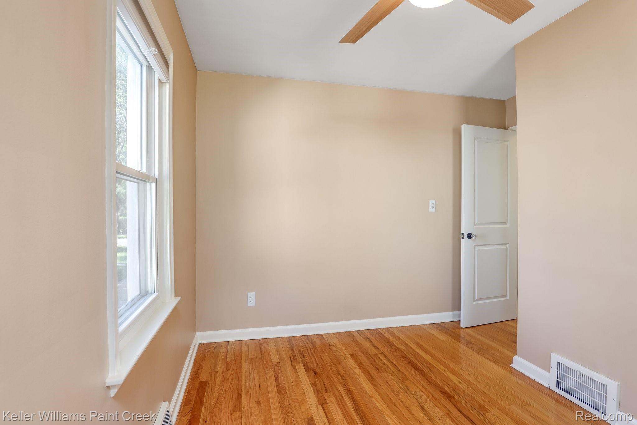 1246 Eaton Road Berkley, MI 48072 - Photo 15 of 26 Bedroom 2