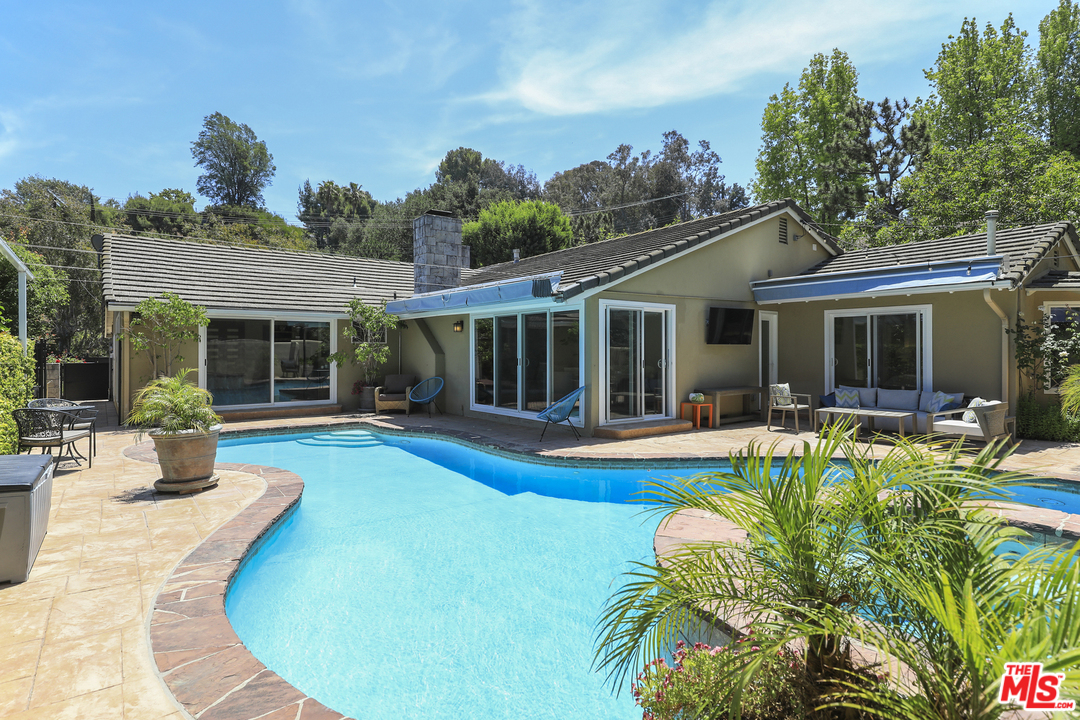 16634 Calneva Drive Encino, CA 91436 - Photo 2 of 30