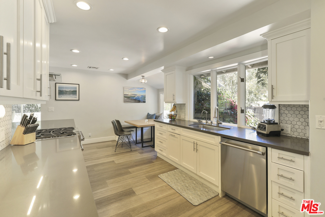 16634 Calneva Drive Encino, CA 91436 - Photo 11 of 30