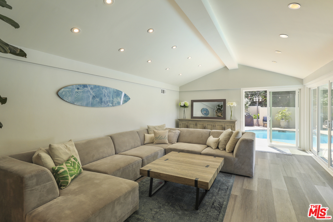 16634 Calneva Drive Encino, CA 91436 - Photo 13 of 30