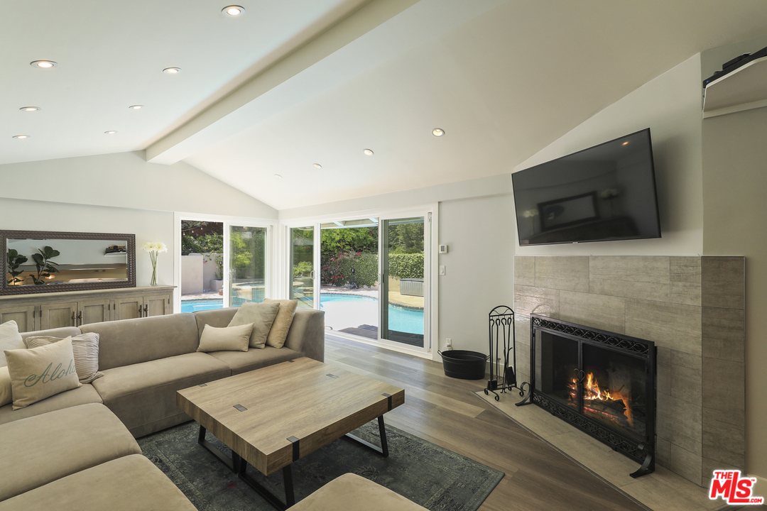 16634 Calneva Drive Encino, CA 91436 - Photo 14 of 30