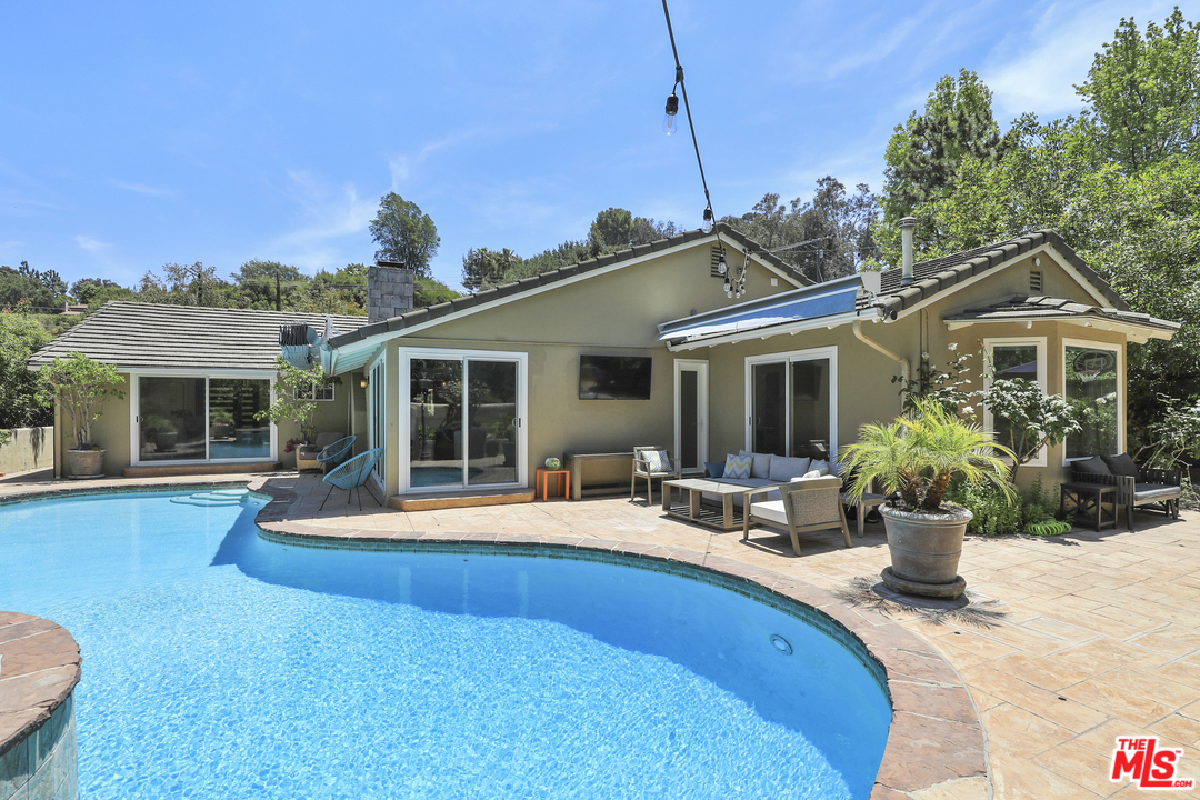 16634 Calneva Drive Encino, CA 91436 - Photo 15 of 30