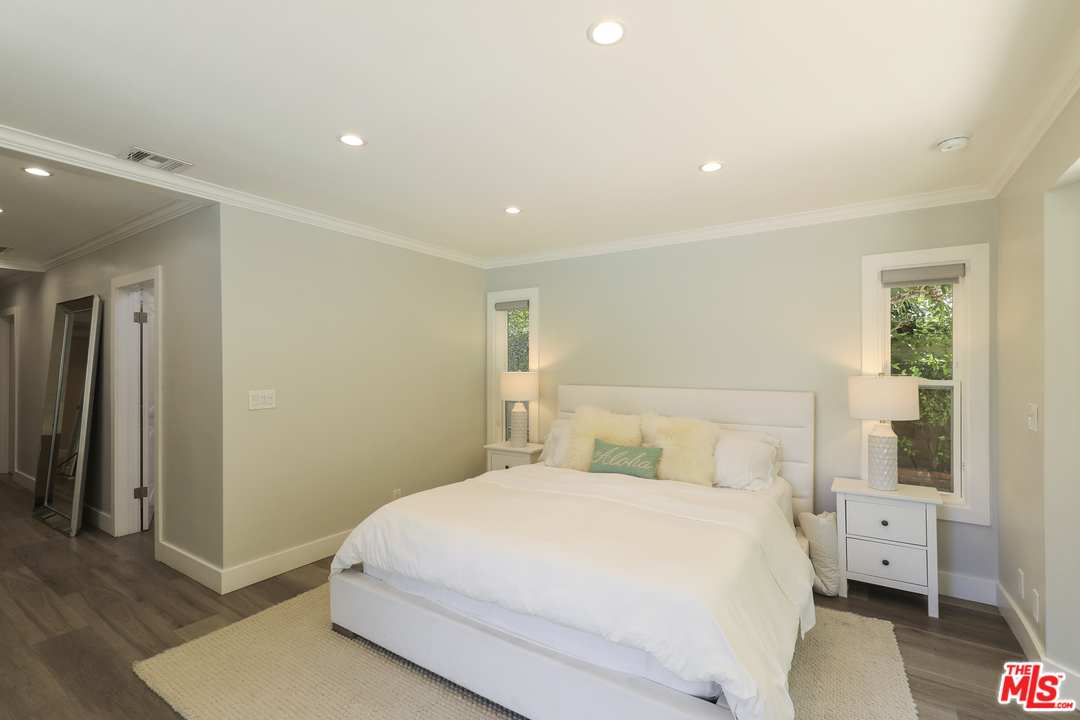 16634 Calneva Drive Encino, CA 91436 - Photo 17 of 30