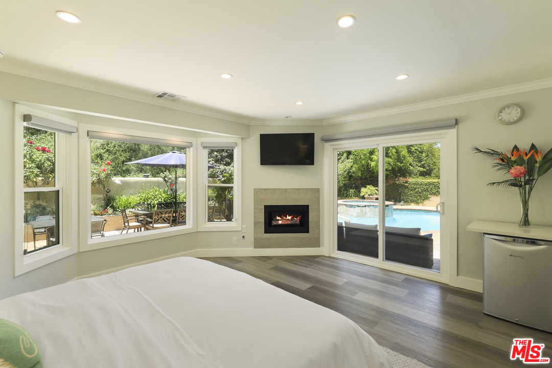 16634 Calneva Drive Encino, CA 91436 - Photo 18 of 30