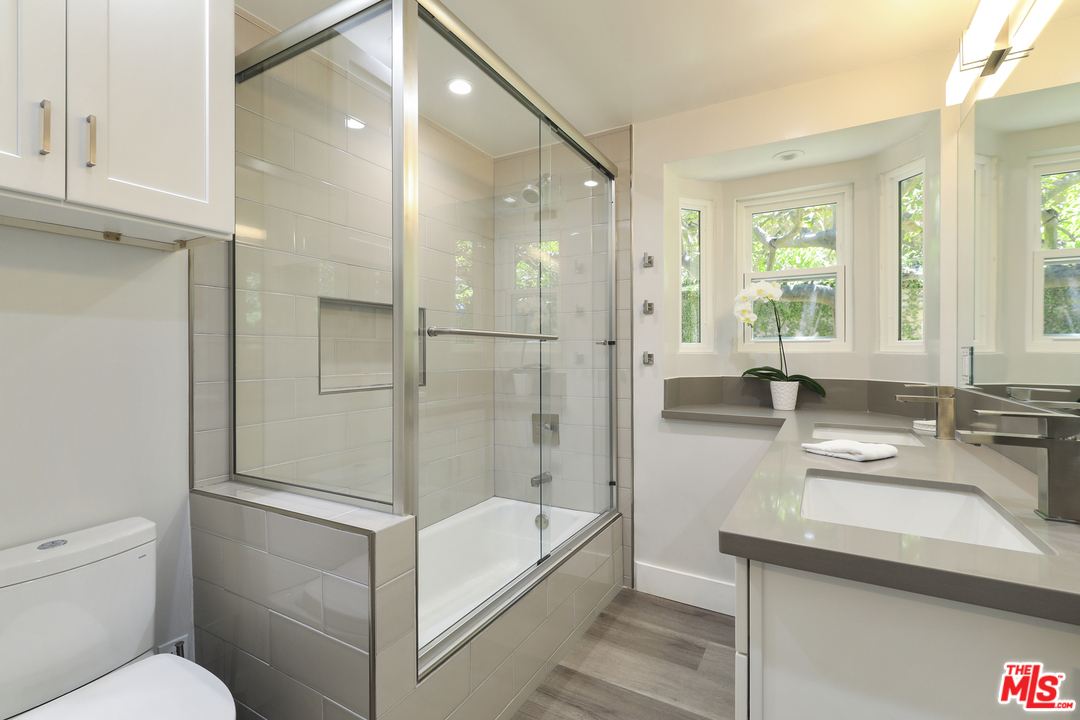 16634 Calneva Drive Encino, CA 91436 - Photo 23 of 30