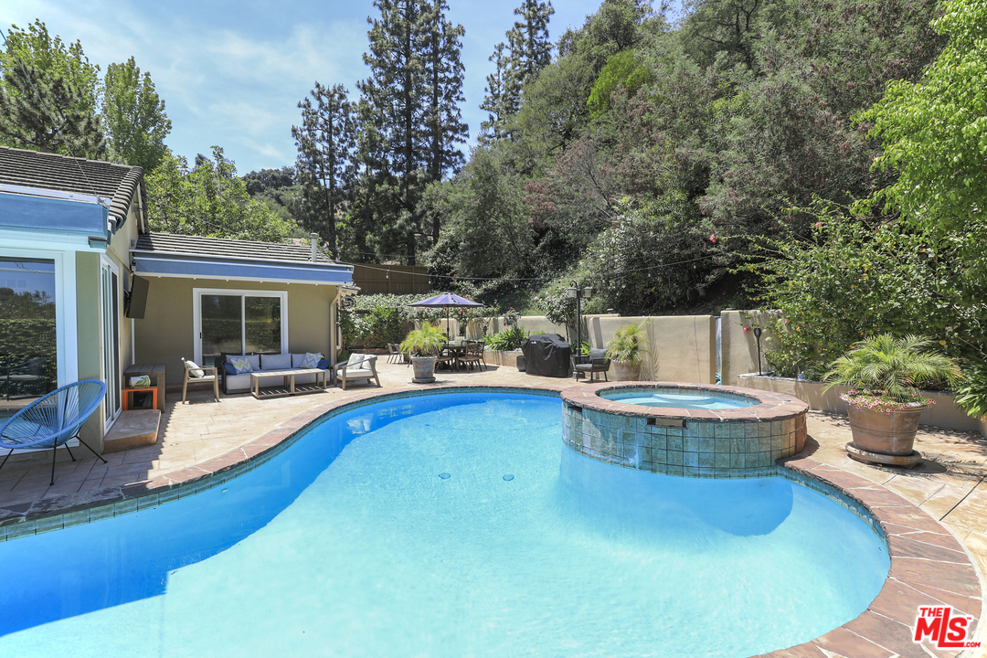 16634 Calneva Drive Encino, CA 91436 - Photo 24 of 30