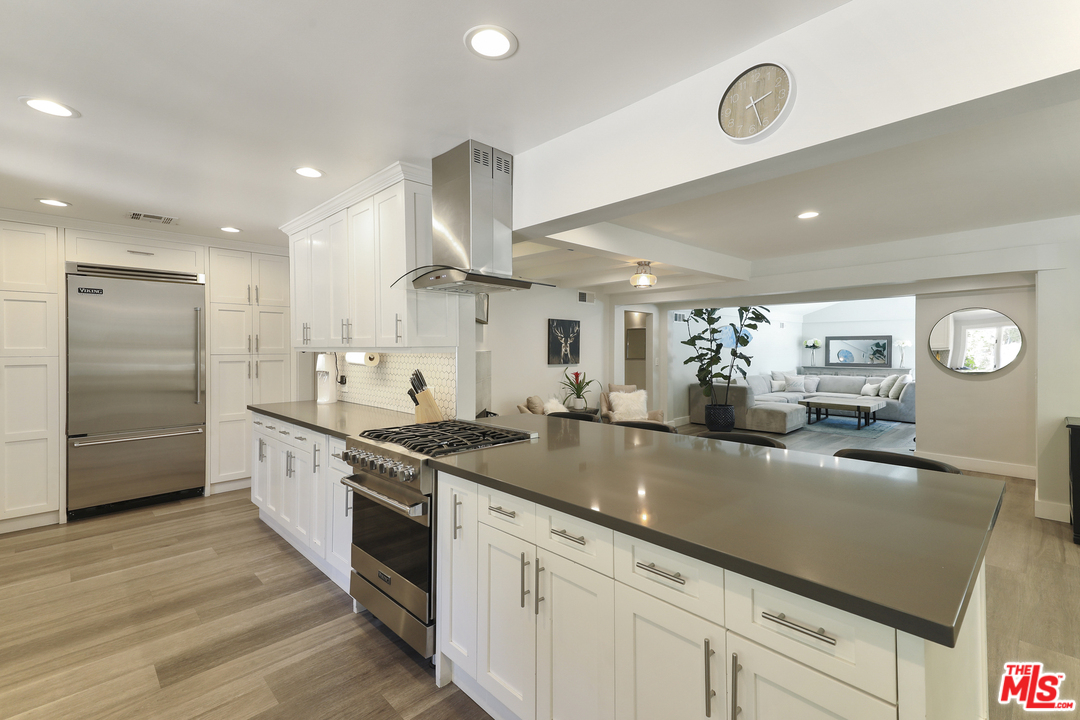 16634 Calneva Drive Encino, CA 91436 - Photo 8 of 30