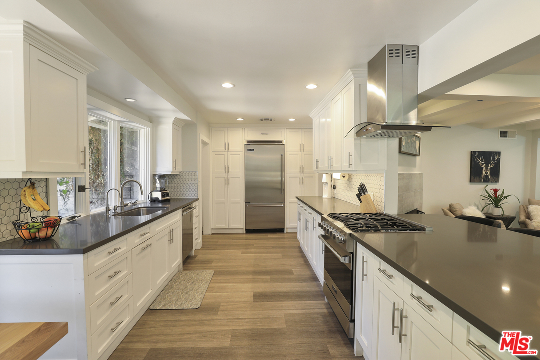 16634 Calneva Drive Encino, CA 91436 - Photo 9 of 30