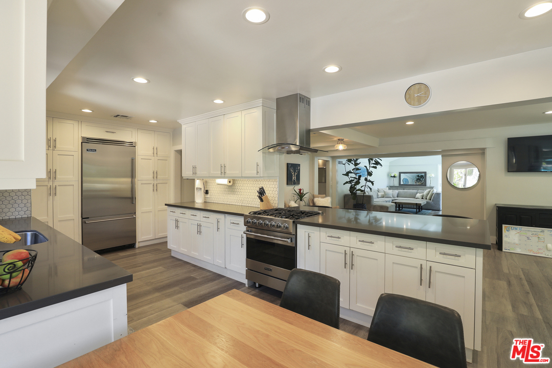 16634 Calneva Drive Encino, CA 91436 - Photo 10 of 30