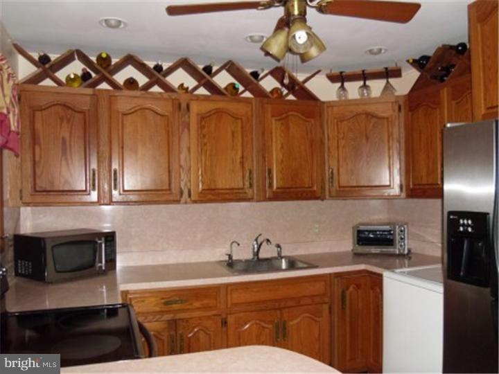 109 Cobalt Cross Road Levittown, PA 19057 - Photo 11 of 25 Kitchen