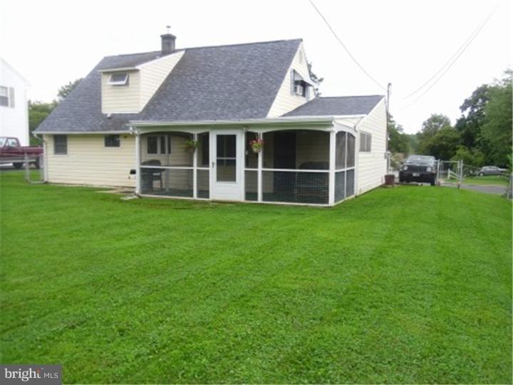 109 Cobalt Cross Road Levittown, PA 19057 - Photo 4 of 25 Exterior Back